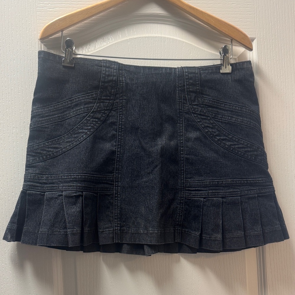 Bisou Bisou Black Pleated Mini Skirt